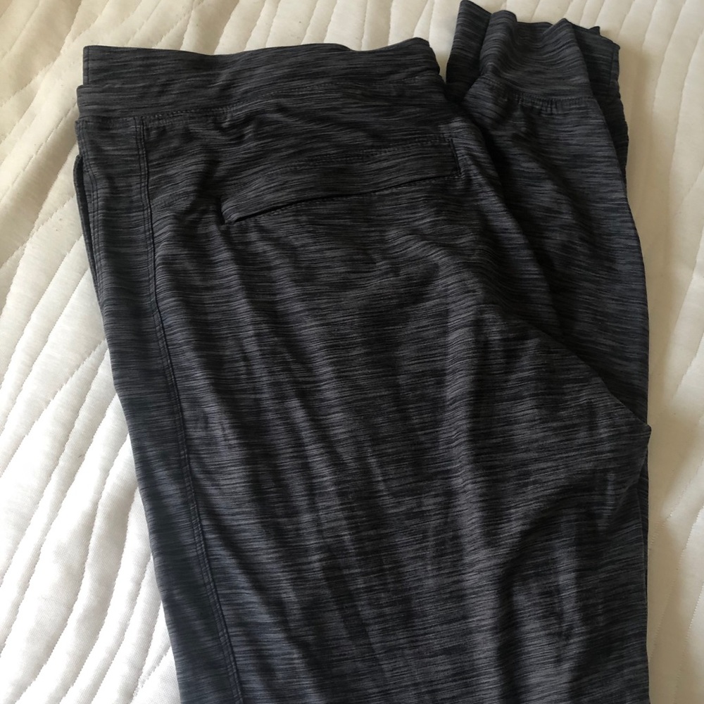 Born primitive joggers